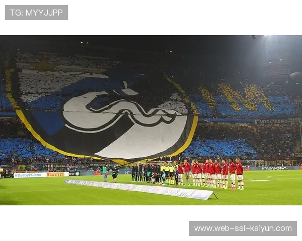 欧冠主题曲响彻圣西罗，国米球迷巨幕TIFO致敬传奇队长