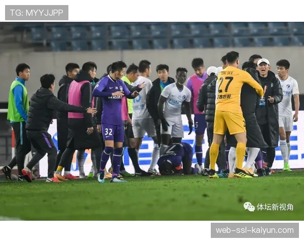 告别时刻:佛罗伦萨主场为即将离队的队长比拉吉举行致敬仪式 告别时刻:佛罗伦萨主场为即将离队的队长比拉吉举行致敬仪式